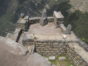 Weiler Huaynapicchu, hier steht eine weitere
                    Sonnenuhr