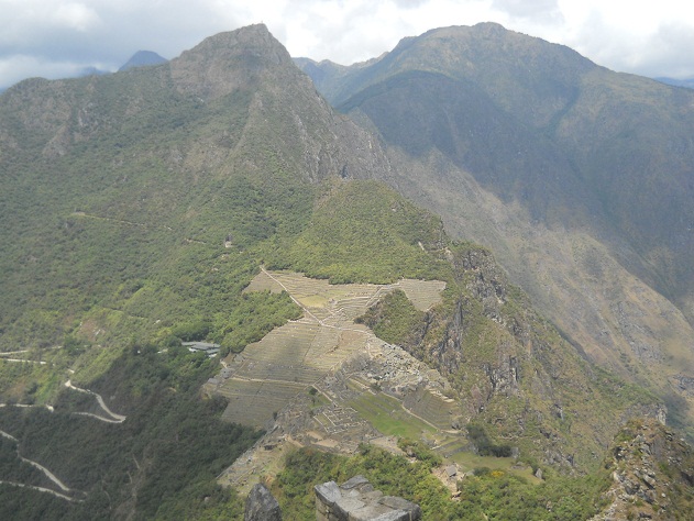 Weiler
Huaynapicchu, Sicht auf Machu Picchu mit den Bergen
im Hintergrund 02 Weiler Huaynapicchu, Sicht auf Machu Picchu mit
den Bergen im Hintergrund 02