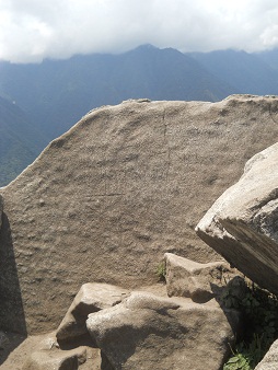 Der Berggipfel von
Huaynapicchu, geschnittene Gigasteine vom Steinbruch
auf dem Gipfel, Nahaufnahme 02 Der Berggipfel von Huaynapicchu, geschnittene
Gigasteine vom Steinbruch auf dem Gipfel,
Nahaufnahme 02