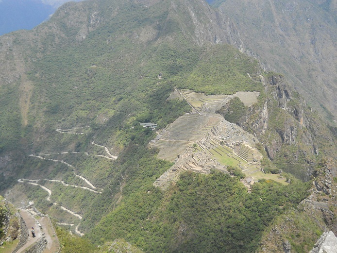 Rückweg von Huaynapicchu, Sicht
auf Machu Picchu 03 Rückweg von Huaynapicchu, Sicht auf Machu
Picchu 03