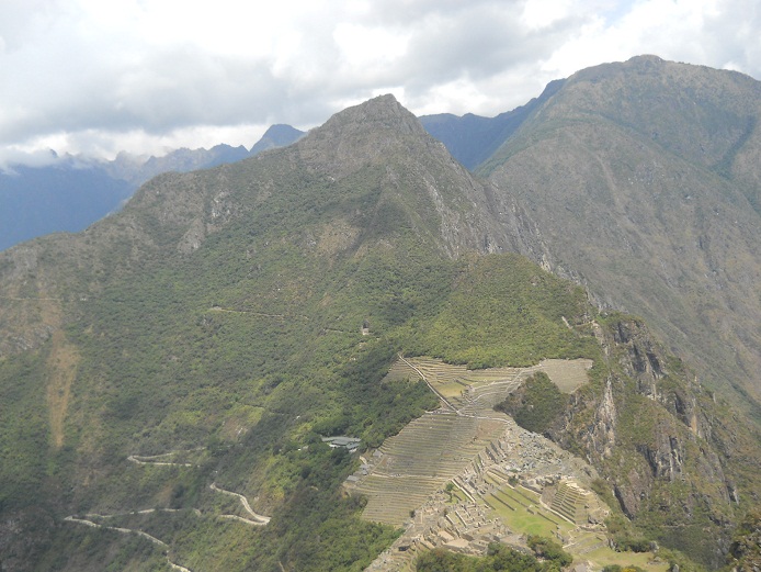 Rückweg von Huaynapicchu, Sicht
auf Machu Picchu 04 Rückweg von Huaynapicchu, Sicht auf Machu
Picchu 04