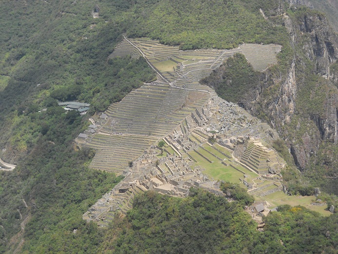 Rückweg von
Huaynapicchu, Sicht auf Machu Picchu, Nahaufnahme
01 Rückweg von Huaynapicchu, Sicht auf Machu
Picchu, Nahaufnahme 01