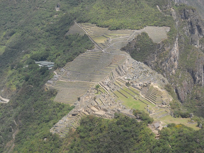 Rckweg von Huaynapicchu, Sicht auf Machu
                    Picchu, Nahaufnahme 01