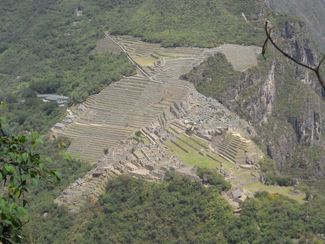 Rückweg von
Huaynapicchu, Sicht auf Machu Picchu, Nahaufnahme Rückweg von Huaynapicchu, Sicht auf Machu
Picchu, Nahaufnahme