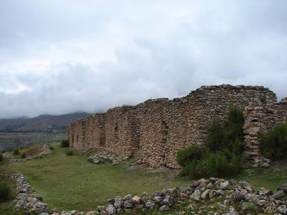 Ruinas de la citadela de Arwaturo en
                    Chupaca, Jun�n