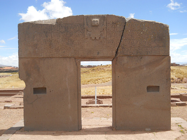 La
                                          puerta del sol en Tiahuanaco
                                          en Bolivia cerca del Lago
                                          Titicaca