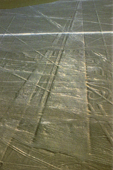 Piste �ber Linienbild (Geoglyph) und �ber Linien,
                  die aber weiterhin sichtbar bleiben