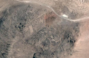 Die Geoglyphen des Bemalten Berges
                            ("Cerro Pintado") bei Iquique, das
                            Satellitenfoto von google maps (Koordinaten:
                            Breite -20.622552, L�nge -69.666844)