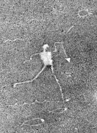 Eine
                menschliche Figur mit Sonne, Geoglyph bei Quartsite
                (Arizona, "USA")