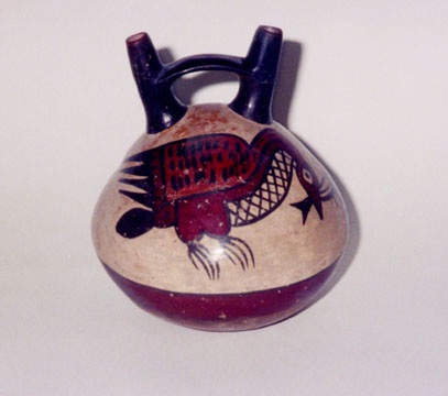 Vogel mit einem Fisch im
                          Schnabel, Nasca-Keramik