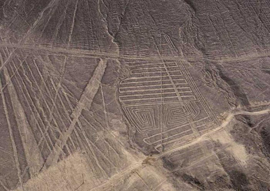 Sonnenuhr mit viereckigen Spiralen,
                            Geoglyph der Palpa-Linien