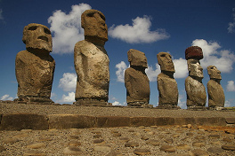 Vieja civilizaci�n en la Isla de
                              Pascua, 638 estatuas grandes