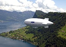 Oppure sarebbe ancora
                      pi� piacevole volare in zeppelin sulle linee di
                      Nazca, Ingenio e Palpa. Un'azienda svizzera lo ha
                      gi� fatto in passato in Svizzera.