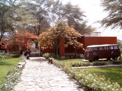 Detr�s de los muros fue la casita de Mar�a
                        Reiche, hoy es el Museo Mar�a Reiche