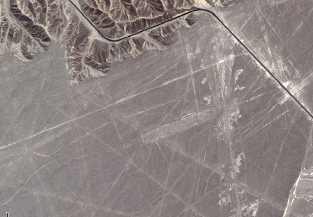 Foto
              satelital de una parte de las l�neas de Nasca con la pista
              de la Panamericana en el desierto cerca de Nasca. Se ve
              solo l�neas rectas y pistas.