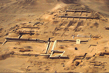 Nasca-Cahuachi, grosse Pyramide / Gran
                      Piramide