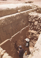 Nasca-Cahuachi, el "Templo
                                    del escalonado" con muro con
                                    diseo con escalera