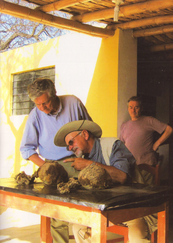 Dr. Giuseppe Orefici con colegas