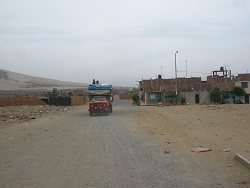 Die Strasse in Richtung
                        "Industriepark" ("Parque
                        Industrial")