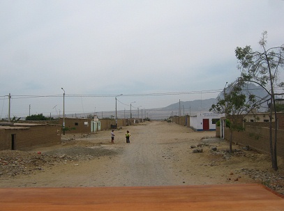 Trujillo, Quartier
                        "Industriepark", Strasse ohne Asphalt,
                        ohne Trottoir, nichts