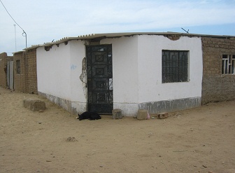 Trujillo, Quartier
                        "Industriepark", Strassenecke mit
                        Eckhaus