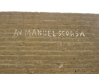 Strassenanschrift
                                  Manuel-Scorsa-Strasse (jir�n Manuel
                                  Scorsa), Nahaufnahme