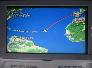 Bildschirm: Die Flugroute zwischen den
                        Kontinenten, Nahaufnahme