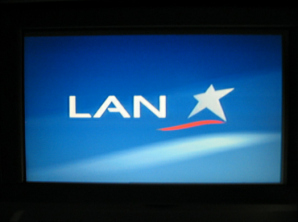Das Logo der Fluggesellschaft LAN Chile am
                        Bildschirm