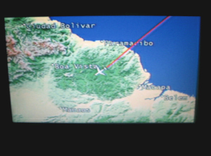 Bildschirmkarte mit der Flugroute ber
                        Brasilien