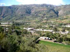 Cueva de Guitarrero,
                        alrededores con el valle del Ro Santa