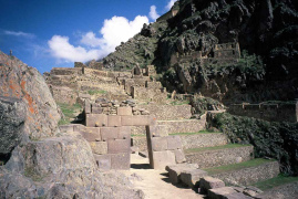 Ollantaytambo, sitio de ruinas
                                    de una fortaleza