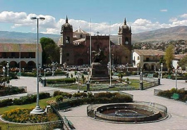 San Juan de la Frontera, despu�s
              Ayacucho, plaza de Armas con catedral