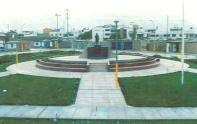 Plaza de Juan Pablo
                      Viscardo y Guzmn en Lima con monumento