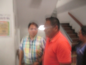 Agentes de ministerios
                  fingiendo un curso al lado del curso del secretariado
                  haciendo esc�ndalo durante la pausa