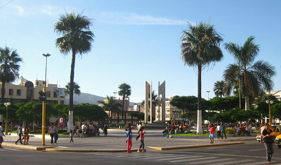 Chimbote, la plaza de armas con
                                    la fontana