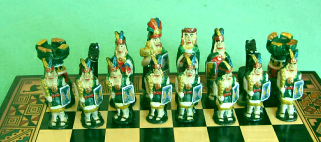Schachspiel aus Cusco,
                                  Aufstellung der Inkas mit Bauern