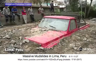Carro en tierra en Lima despu�s de un
                            huaico, enero 2017