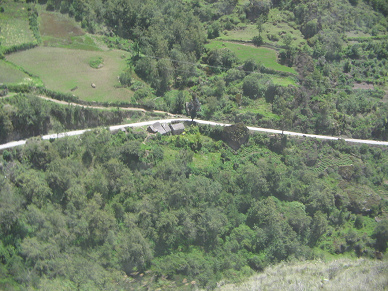 Ein weiterer Hof zwischen dem
                                  Huamina-Pass und Ocros