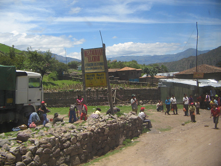 Chumbes, Rasthalt (01) bei der
                                  Tafel, 12:11 Uhr