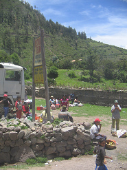Chumbes, Rasthalt (02) bei der Tafel