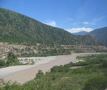 Der Pampas-Fluss (Rio Pampas) in Sicht