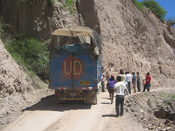 Lastwagen mit Lenkungspanne (01), 13:46
                        Uhr