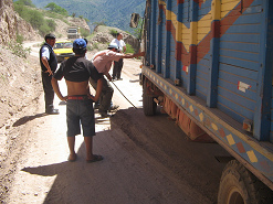 Lastwagen mit Lenkungspanne (05)