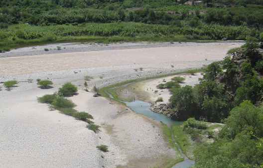 Sicht auf den Pampas-Fluss (Rio Pampas)
                        (01), Nahaufnahme