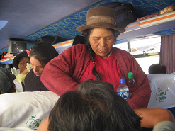 Getr�nkeverkauf im Bus