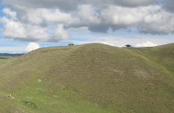 Grasberge mit H�usern,
                                        Nahaufnahme