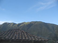 Berggipfel im letzten
                                    Sonnenschein (02)