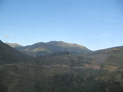 Berggipfel im letzten
                                    Sonnenschein (03)