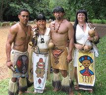 Die Eingeborenen
                                          der Karibik (z.B. hier Tahino
                                          / Taino aus Puerto Rico [28]),
                                          nannten die Kartoffel
                                          "papay",
                                          "papaw" oder
                                          "paupau", und die
                                          Spanier nannten die Kartoffel
                                          dann einfach "papa"