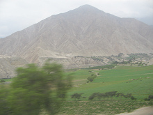 Llanura agraria con cerro del desierto
                        (02)